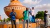 
Partidarios del presidente de Níger, Mohamed Bazoum, se reúnen en su apoyo en Niamey, Níger, el miércoles 26 de julio de 2023.