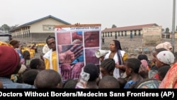 This photo supplied by MSF (Doctors Without Borders) shows health workers educating children in Goma, Congo, on the symptoms of mpox disease, May 31, 2023.