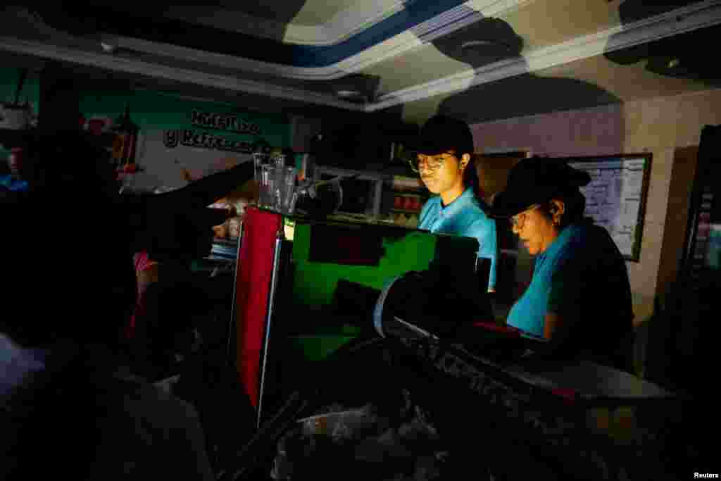 Habitantes de Caracas y de otras regiones de Venezuela amanecieron sin servicio eléctrico este viernes 30 de agosto. 