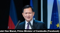 នាយករដ្ឋ​មន្ត្រី​កម្ពុជា​លោក ហ៊ុន ម៉ាណែត ថ្លែង​នៅ​វេទិកា​ស្តី​ពី​ទំនាក់​ទំនង​រវាង​កម្ពូជា​និង​បារាំង នៅ​ទីក្រុង​ប៉ារីស ប្រទេស​បារាំង កាលពីថ្ងៃទី១៥ ខែមករា ឆ្នាំ២០២៤។ (Facebook/Samdech Thipadei Hun Manet, Prime Minister of Cambodia)
