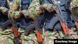 Le Mali est en proie depuis 2012 aux agissements des groupes affiliés à Al-Qaïda et à l'organisation Etat islamique et aux violences des groupes communautaires et crapuleux.