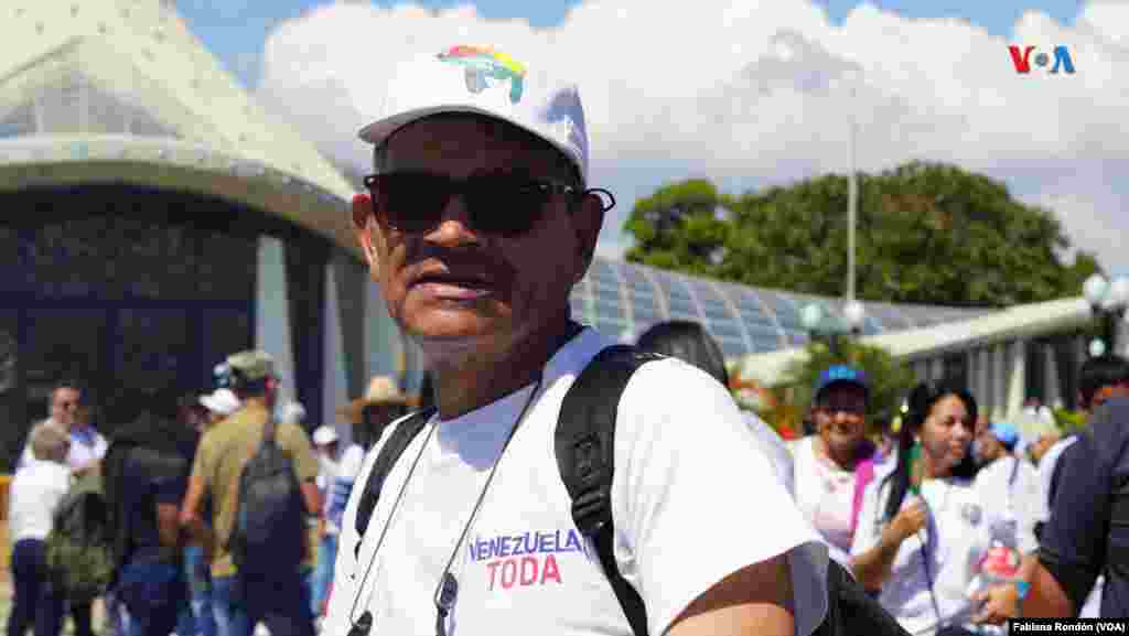 Pedro Pettit tiene 58 años y es del estado Lara. Esta es la primera vez que asistió a la procesión. “Sentí un deseo de venir y aquí estoy”.