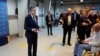 El secretario de Estado de Estados Unidos, Antony Blinken, habla con periodistas sobre su reunión con el primer ministro iraquí, Mohammed Shia al-Sudani, antes de partir del aeropuerto internacional de Bagdad, el 5 de noviembre de 2023.