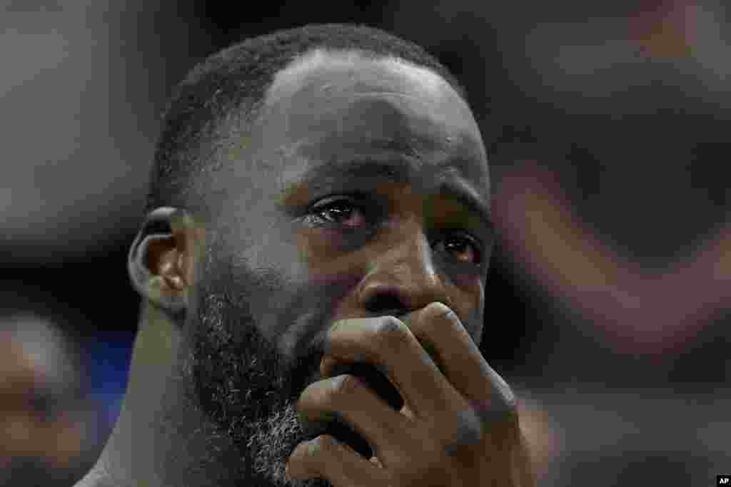 Iako važi za jednog od najgrubljih košarkaša u NBA ligi, igrač Golden Stejta Drejmond Grin nije mogao za zadrži suze (Foto: AP/Godofredo A. Vásquez)