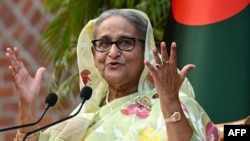 Mantan Perdana Menteri Bangladesh Sheikh Hasina mengasingkan diri ke India (foto: dok). 