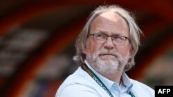 Tom Saintfiet lors d'un match entre la Gambie et le Cameroun au Stade de la Paix à Bouaké, France, le 23 janvier 2024.