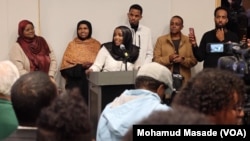 Nadia Mohammed akizungumza na Wamarekani wenye asili ya Kisomali baada ya kushinda uchaguzi wa meya wa kihistoria, Minnesota Jumanne, Novemba 7, 2023