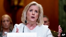 ARCHIVO - La secretaria del Ejército Christine Wormuth habla en el Capitolio en Washington, el 2 de mayo de 2023. 