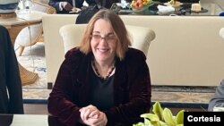 Molly Phee secretária de estado assistente para África