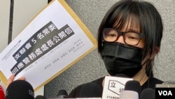 前支聯會副主席鄒幸彤2021年9月7日到警察總部遞信，重申時任5名常委拒絕向警方國安人員提交資料的立場。(美國之音湯惠芸)