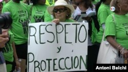 ARCHIVO - Trabajadoras domésticas latinas protestan en Florida por mejores salarios y condiciones para ejercer una labor que reivindican como digna. 