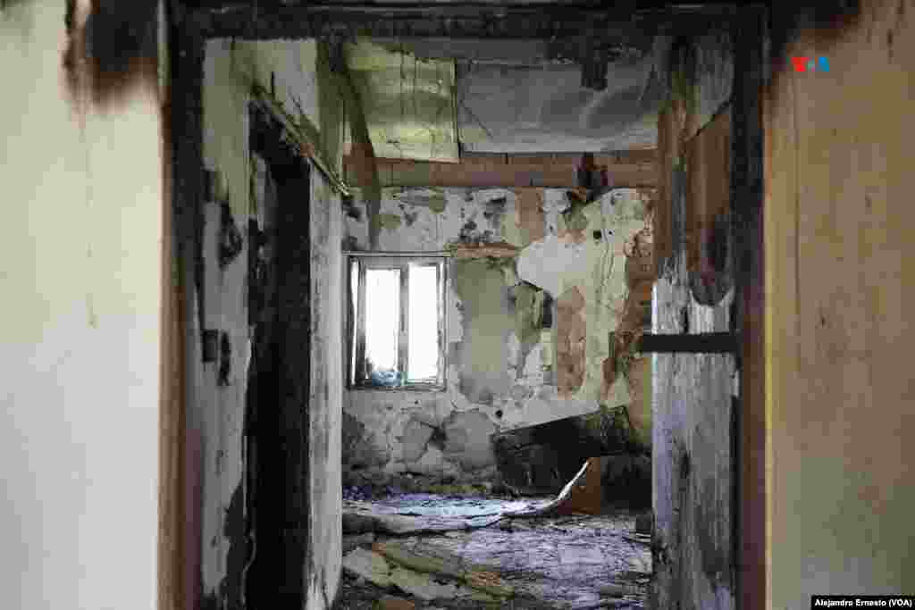 Interior de una vivienda quemada durante la invasión de Hamás a Israel puede verse en el kibutz Kissufim, el 1 de noviembre de 2023. 