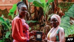 Hadidjatou Daïrou (à g.) et Sabine Adeline Fanta Yadang.