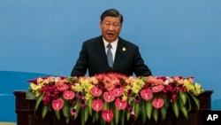 ប្រធានាធិបតីចិនលោក Xi Jinping ថ្លែងសុន្ទរកថាក្នុងអំឡុងពេលវេទិកាខ្សែក្រវាត់ និងផ្លូវ (BRI) នៅមហាសាលប្រជាជនចិន (Great Hall of the People) ក្នុងទីក្រុងប៉េកាំង កាលពីថ្ងៃទី១៨ ខែតុលា ឆ្នាំ២០២៣។
