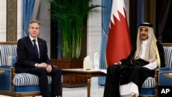 AQSh Davlat kotibi Entoni Blinken Qatarda Bosh vazir Muhammad bin Abdulrahmon Al-Taniy bilan gaplashmoqda