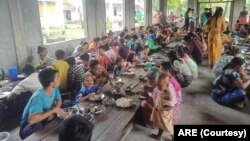 ရခိုင်တိုက်ပွဲတွေကြောင့် ဒေသခံတွေ ဘေးလွတ်ရာထွက်ပြေးနေရတဲ့ စစ်ဘေးရှောင်များ (နိုဝင်ဘာ၊ ၂၀၂၃)