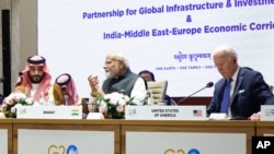 AQSh Prezidenti Jo Bayden (o'ngda) Hindiston va Saudiya Arabistoni yetakchilari bilan "Katta yigirmalik" sammitida, Nyu-Dehli, Hindiston, 2023-yil, 9-sentabr