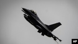 Истребитель F-16, состоящий на вооружении ВСУ (архивное фото)