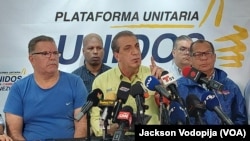 Biagio Pilieri, miembro de la Plataforma Unitaria de la oposición de Venezuela durante una conferencia de prensa.