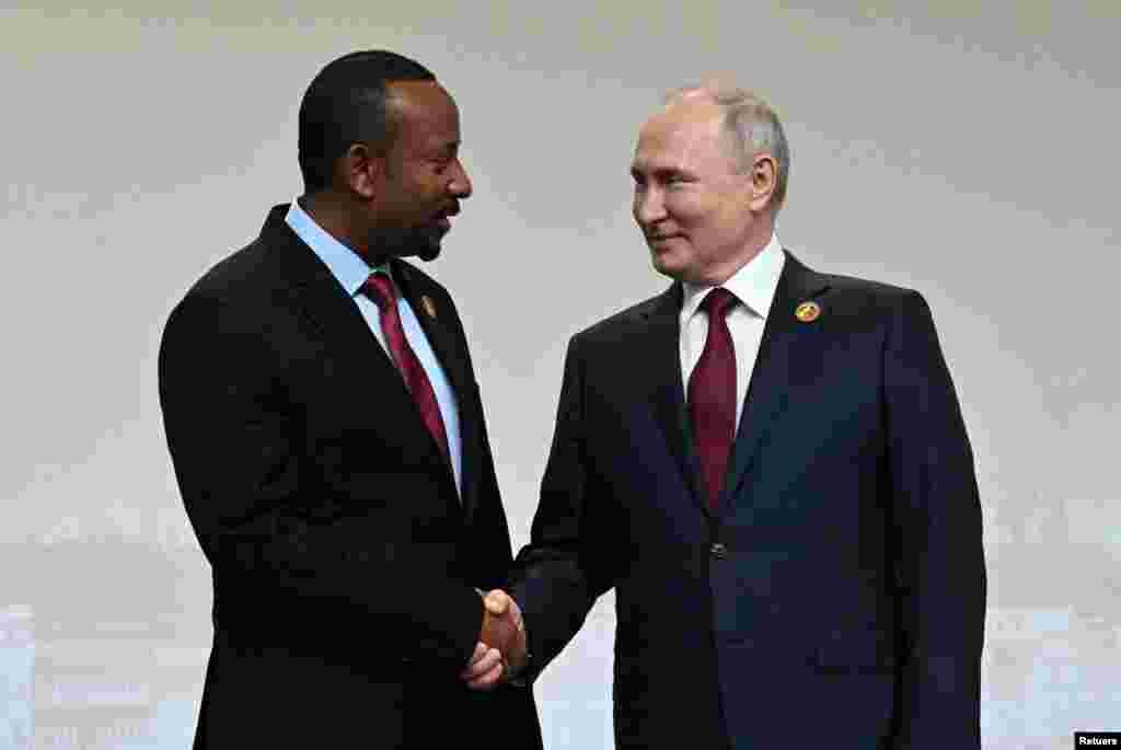 ጠቅላይ ሚኒስትር ዐቢይ አሕመድ፣ ፕሬዚዳንት ቭላድሚር ፑቲን ፤ በሴንት ፒተርስበርግ ፣ ሩሲያ