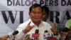 Calon presiden nomor urut 2, Prabowo Subianto menolak untuk melakukan wawancara dengan wartawan setelah pertemuan dengan Persatuan Wartawan Indonesia (PWI) pada Kamis (4/1) di Jakarta. (VOA/Ghita Intan)