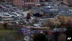 Esta imagen de un video muestra el Hospital de New Hampshire, el viernes 17 de noviembre de 2023 en Concord, Nueva Hampshire. Un tiroteo en un hospital psiquiátrico del lugar terminó con la muerte del sospechoso, dijo la policía.