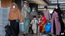 Keluarga Afghanistan ingin mencari masa depan yang lebih baik di luar negeri (foto: ilustrasi). 