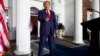 El expresidente Donald Trump, habla en el Trump National Golf Club en Bedminster, Nueva Jersey, el 13 de junio de 2023, después de declararse inocente de decenas de delitos graves por los que acumuló documentos clasificados y rechazó las exigencias del gobierno de devolverlos.