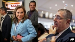 Foto composición de los dos candidatos guatemaltecos que van a la segunda vuelta. A la derecha Bernardo Arévalo y a la izquierda la exprimera dama Sandra Torres, ambos se enfrentarán el próximo mes de agosto. [Fotos: AP].