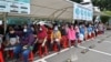 Masyarakat penerima manfaat sedang antre bansos di Jakarta, 7 Maret 2022. (Foto:Adek Berry/AFP)