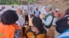Robert Piper, conselheiro especial do secretário-geral da ONU (esq), e Fillipo Grnadi, ACNUR, (dir), Pemba, Moçambique, 7 março 2024