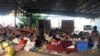 လားရှိုးမြို့ ဘုန်းကြီးကျောင်းတကျောင်းမှာ ခိုလှုံနေရတဲ့ ရှမ်းမြောက်တိုက်ပွဲများကြောင့် နေရပ်စွန့်ခွာထွက်ပြေးကြရသူများ (နိုဝင်ဘာ ၁၅၊ ၂၀၂၃)