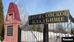 Вход на Борисовское кладбище, где будет похоронен Алексей Навальный. 28 февраля 2024 г.