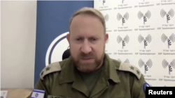 El portavoz de las Fuerzas de Defensa de Israel, el teniente coronel Peter Lerner, dijo a la VOA el 5 de noviembre de 2023 que “la cuestión de los rehenes está en la cima de nuestra prioridad”.