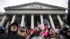 Прихильники Трампа, протестують проти затвердження результатів президентських виборів у США 2020 року Конгресом США біля будівлі Капітолія у Вашингтоні, округ Колумбія, 6 січня 2021 року. (Ahmed Gaber/Reuters)