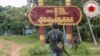 ကနီမြို့ဆိုင်းဘုတ်အနီးတွေ့ရတဲ့ ဒေသကာကွယ်ရေးတပ်ဖွဲ့ဝင်များ 