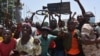 Très suivie en début de semaine, la grève continue de ralentir fortement les activités sur l'ensemble du territoire mercredi, même si Conakry est plus animée que les jours précédents.(Photo by CELLOU BINANI / AFP)