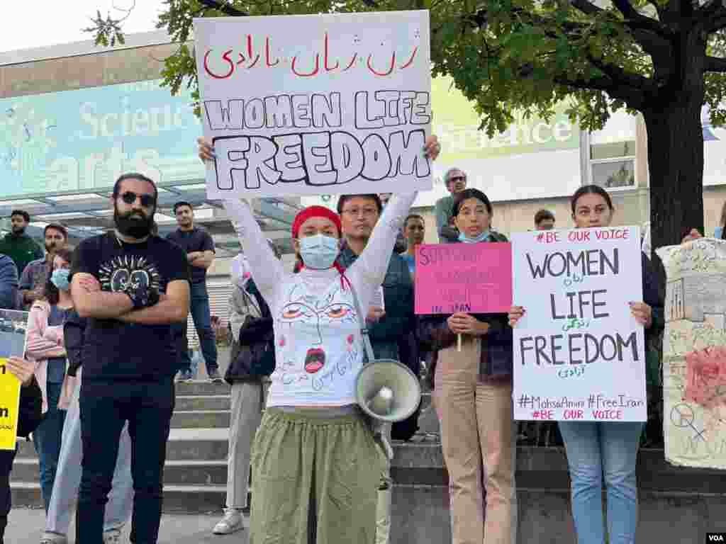 تجمع ۶ اکتبر مقابل دانشگاه تورنتو در همبستگی با مردم معترض داخل کشور
