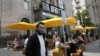 Фото: McDonald's в центрі Києва, 10 серпня 2022 року (AP Photo/Efrem Lukatsky, File)