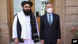 Xitoy Tashqi ishlar vaziri Vang I Kobulda Tolibon Tashqi ishlar vaziri Amir Xon Muttaqiy bilan, 24-mart, 2022 