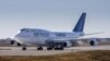 ARCHIVO - En esta foto de archivo, un Boeing 747 de propiedad venezolana, operado por la línea de carga estatal Emtrasur de Venezuela, rueda en la pista después de aterrizar en el aeropuerto Ambrosio Taravella en Córdoba, Argentina, el 6 de junio de 2022. 