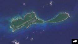 En esta imagen, proporcionada por Planet Labs PBC, se muestra el archipiélago de las Islas del Cisne, en Honduras, el 13 de julio de 2023. Honduras planea construir la única colonia penitenciaria insular del hemisferio occidental y enviar allí a sus pandilleros más temidos.