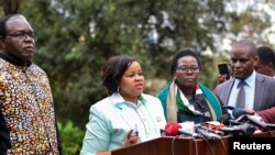 Makamishana 4 wa IEBC waliojitenga na matokeo ya kura za urais, wakiongozwa na naibu mwenyekiti wa tume hiyo Juliana Cherera ( anayeonekana kuzungumza) wakihutubia waandishi wa habari Agosti 15 2022