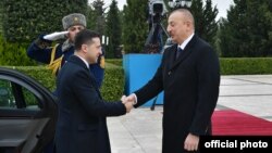 İlham Əliyev və Volodimir Zelenski (Arxiv foto. Mənbə: Azərbaycan Prezident Administrasiyası)
