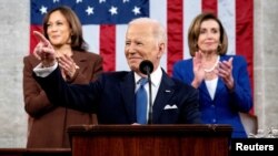 Le président américain Joe Biden prononce le discours sur l'état de l'Union au Capitole à Washington, DC, le 1er mars 2022.