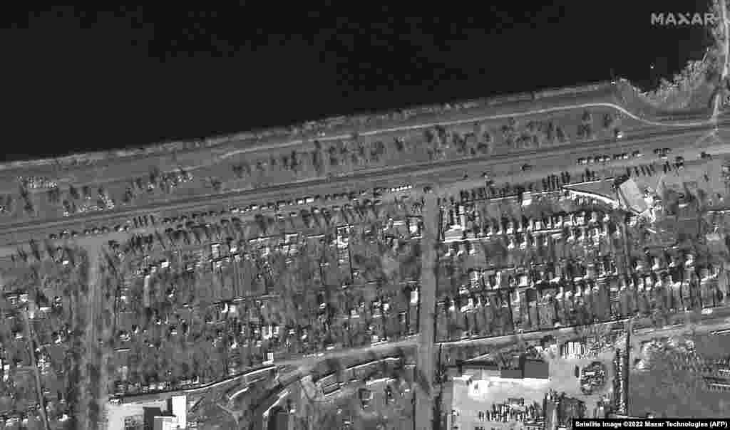 Ukrainaning Nova Kaxovka shahriga yaqinlashayotgan rus qo'shinlari, 26-fevral, 2022 