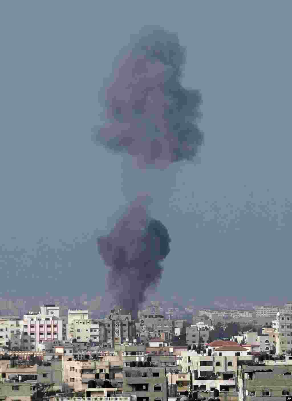 Smoke rises over Gaza City after an Israeli strike, minutes before 8 am (0500 GMT), the time agreed for a preliminary 72-hour cease-fire, on Aug. 5, 2014. 