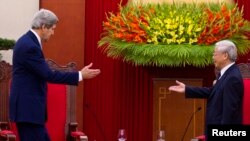 美国国务卿克里12月16日在河内会晤越共总书记阮富仲