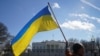 Фото: український прапор навпроти Білого дому, Reuters