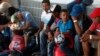 México rescata a más de 300 migrantes, la mayoría guatemaltecos